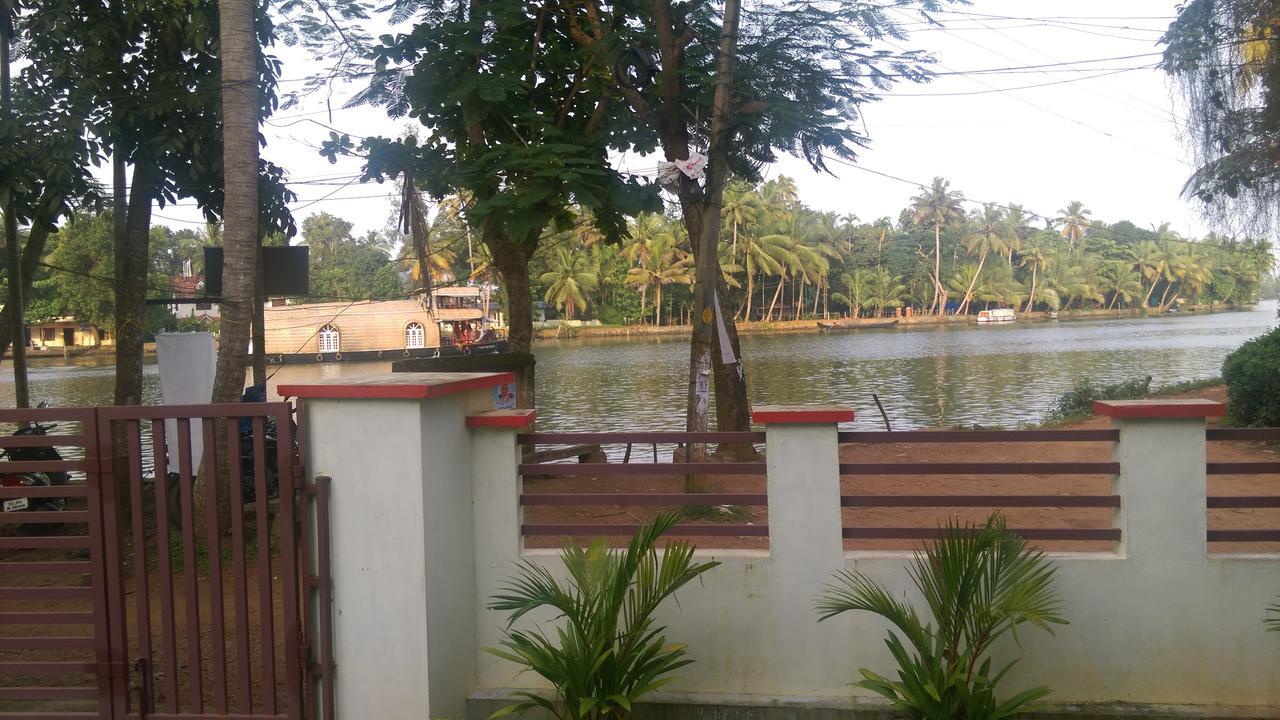 Alappuzha Punerjeni Homes מראה חיצוני תמונה