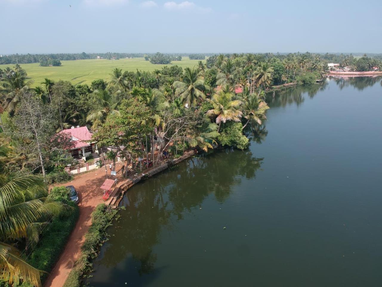 Alappuzha Punerjeni Homes מראה חיצוני תמונה