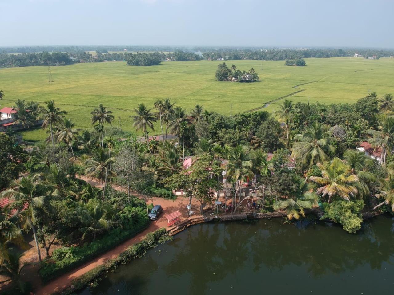 Alappuzha Punerjeni Homes מראה חיצוני תמונה